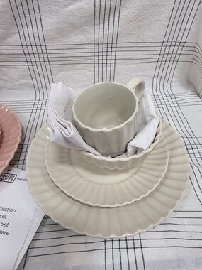 Classic Cream Scalloped Ceramic Dinnerware Set - Elegant Home Dining